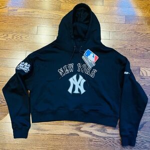 New York Black Hoodie Sweater